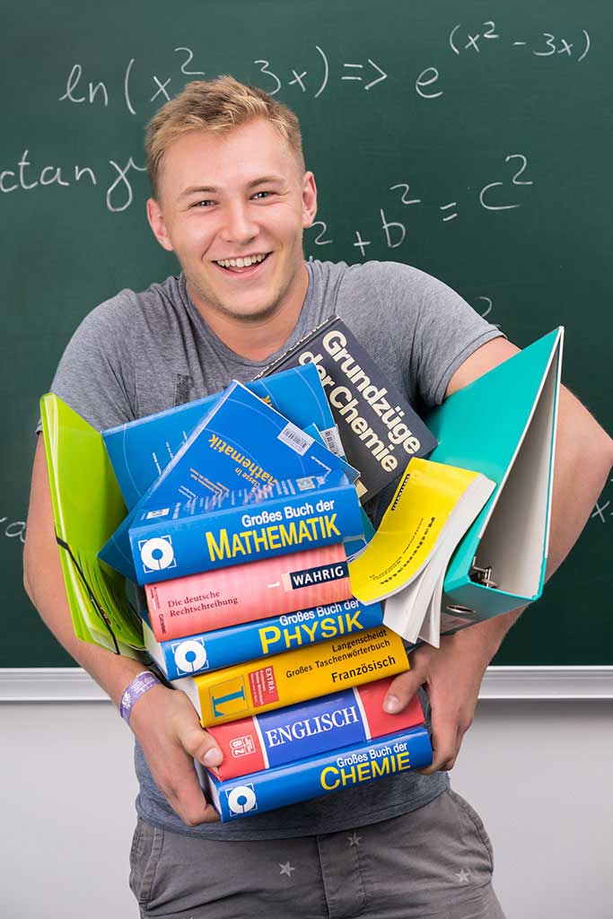ko-junge-boy-buecher-fall-physik-lektuere-lernen-fotografie-werbung