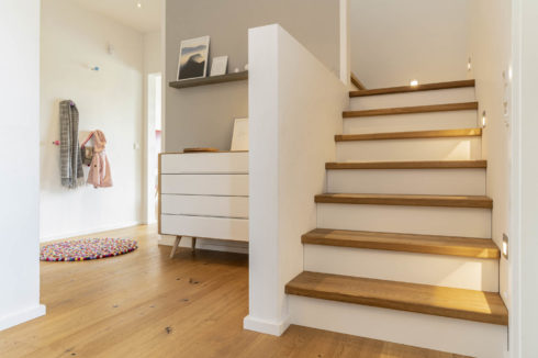 innenausbau-holz-winterhoff-prodution-echt-flur-treppe