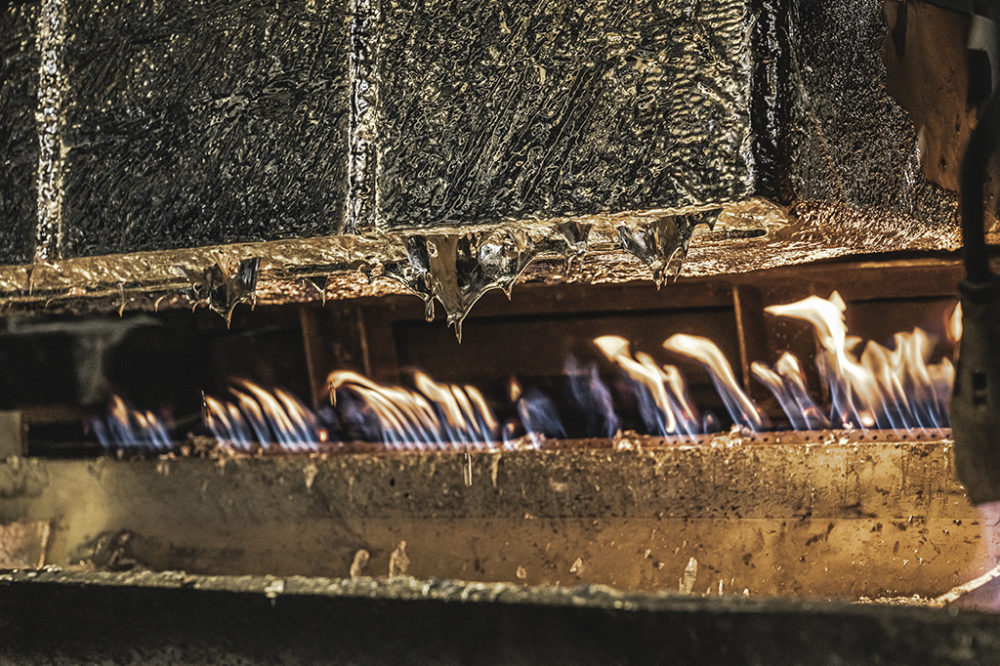liquid-werk-produktion-Production-hand-zinc-metal-recycling