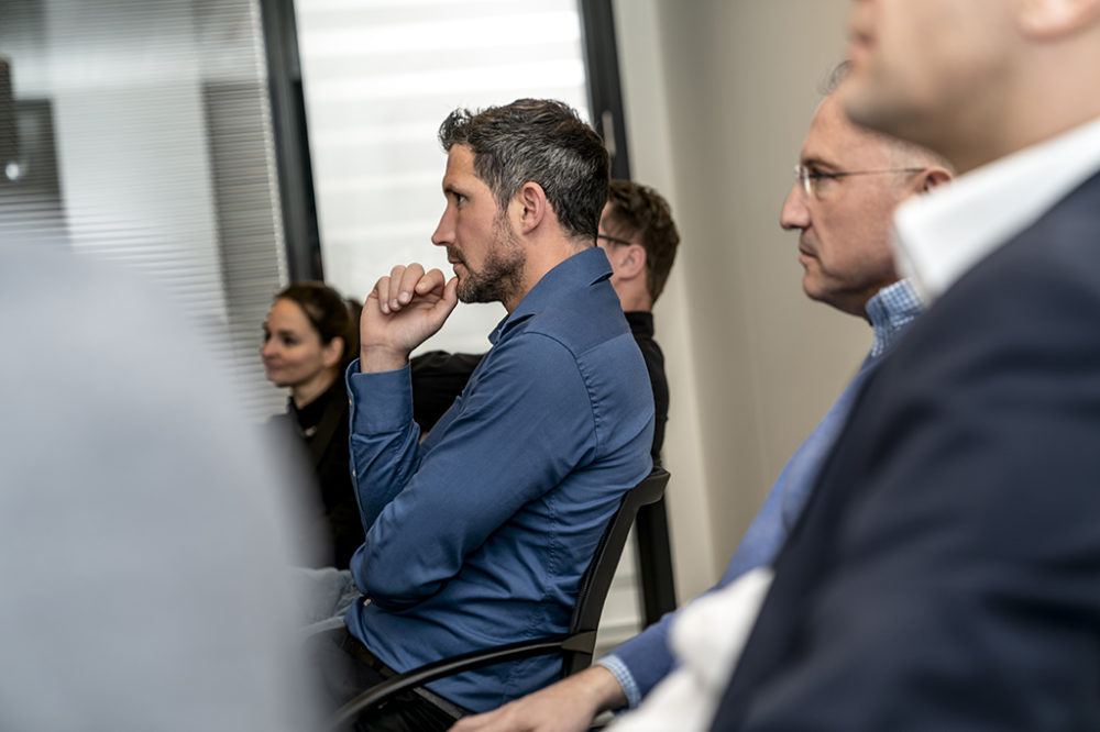 nfm-reazn-office-fotograf-mats-karlsson-thinking-brainstorming-conference-konferenz-office-work