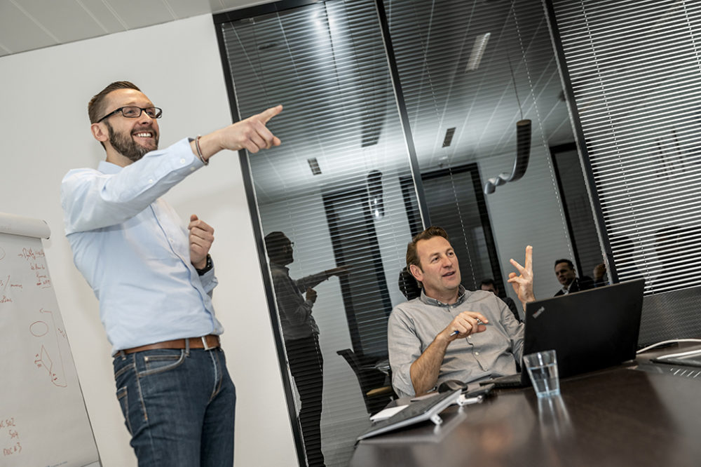 nfm-reazn-office-photographer-mats-karlsson-thinking-brainstorming-conference-konferenz-office-work-zinc-production