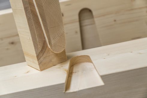 verschluss-spannung-holz-fraese-detail-aufnahme-fotograf