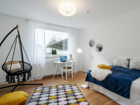 schlafzimmer-kinderzimmer-teppich-fenster